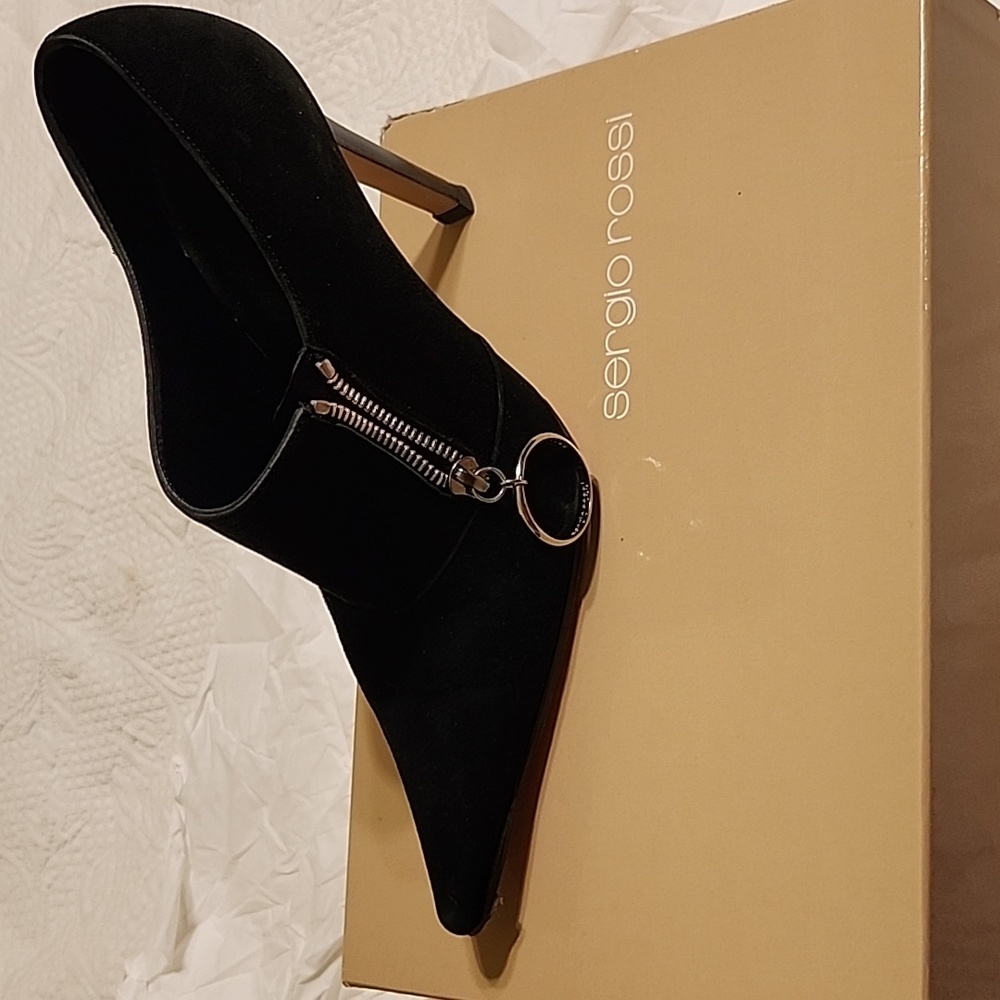 Gently used womens black suede Sergio Rossi Size 38
